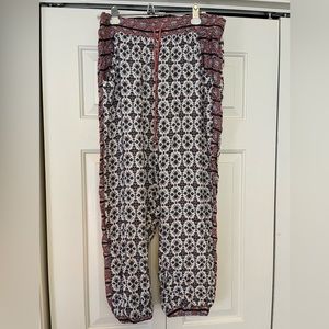 Women’s American Eagle pants.